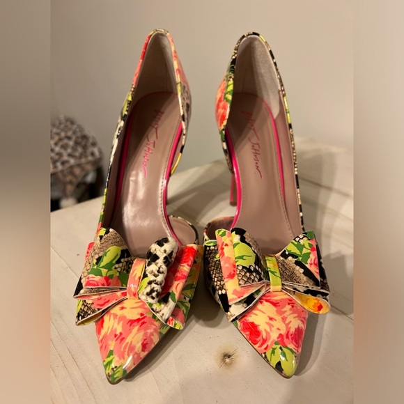 Betsey Johnson Prince Heels Pumps Snake and Floral 8.5 - Picture 4 of 7